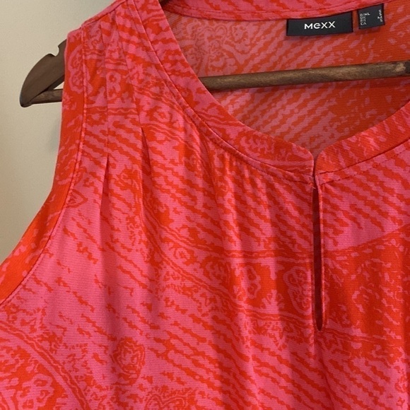 Mexx Top. Sleeveless paisley in gorgeous orange pattern. - Picture 5 of 8